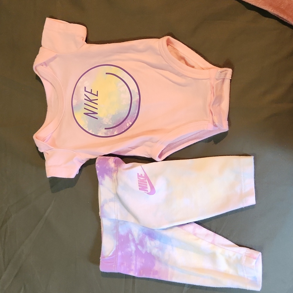Nike newborn set